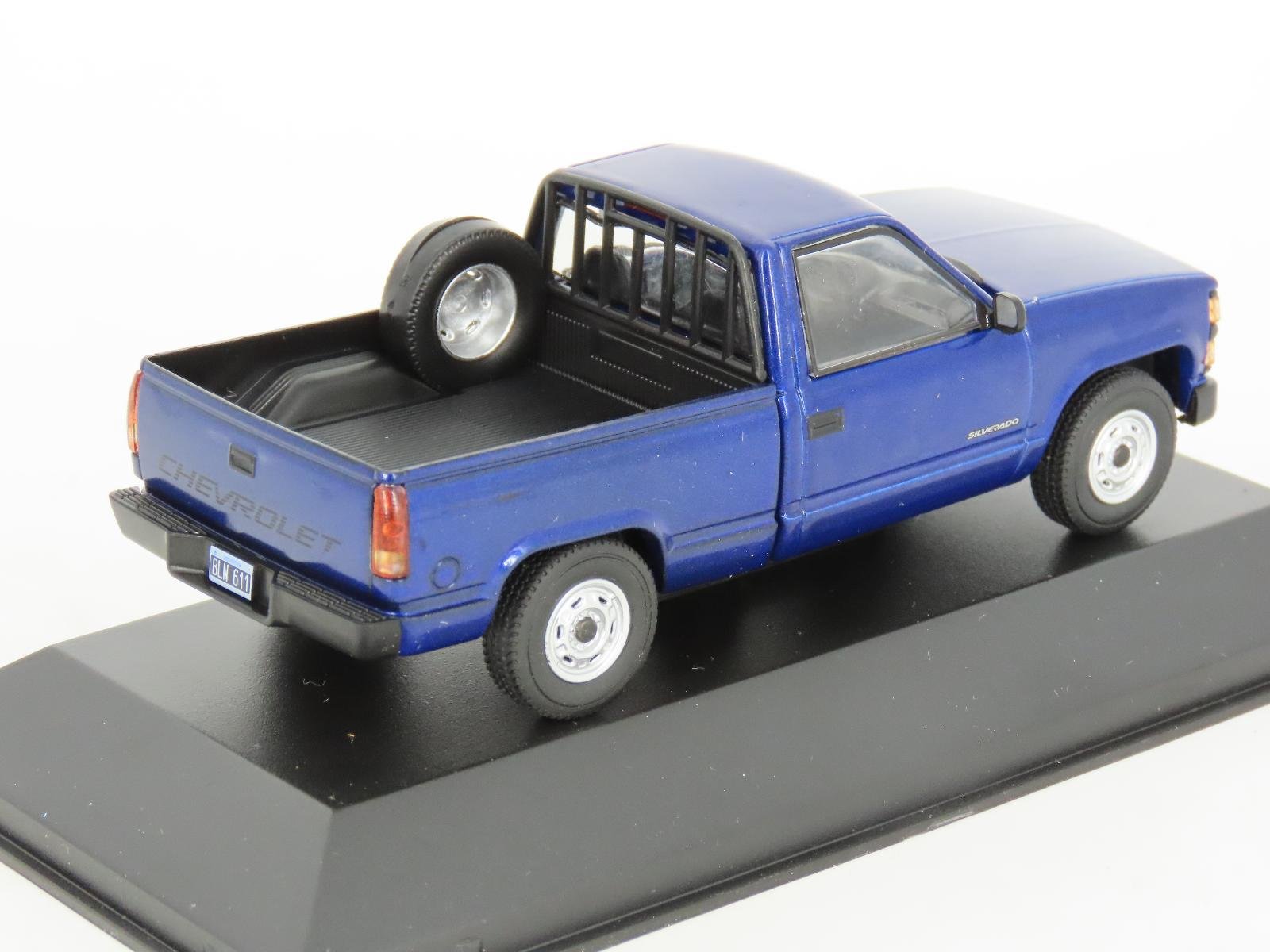 Chevrolet Silverado 1997 Blue 1:43 - Image 2