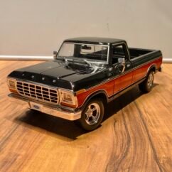 1979 Ford F150 Pick-up Black and Red 1:18