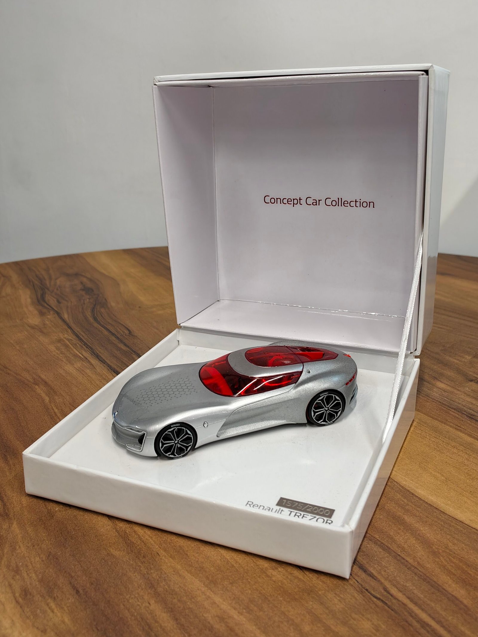 Renault Trezor Silver Scale 1:43 Renault Trezor Silver Scale 1:43 - Image 2