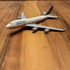 United Airlines With Stand JC Wings 1:400
