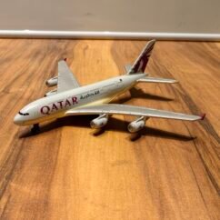 JC Wings 1:400 Qatar Airways A7-APJ Airbus A380-800