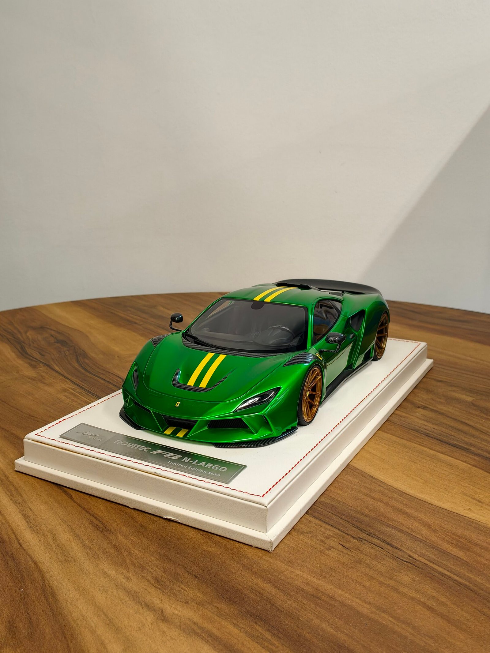 Ferrari F8 N-LARGO Limited 39/99 (Green) Scale 1/18 Ferrari F8 N-LARGO Limited 39/99 (Green) Scale 1/18