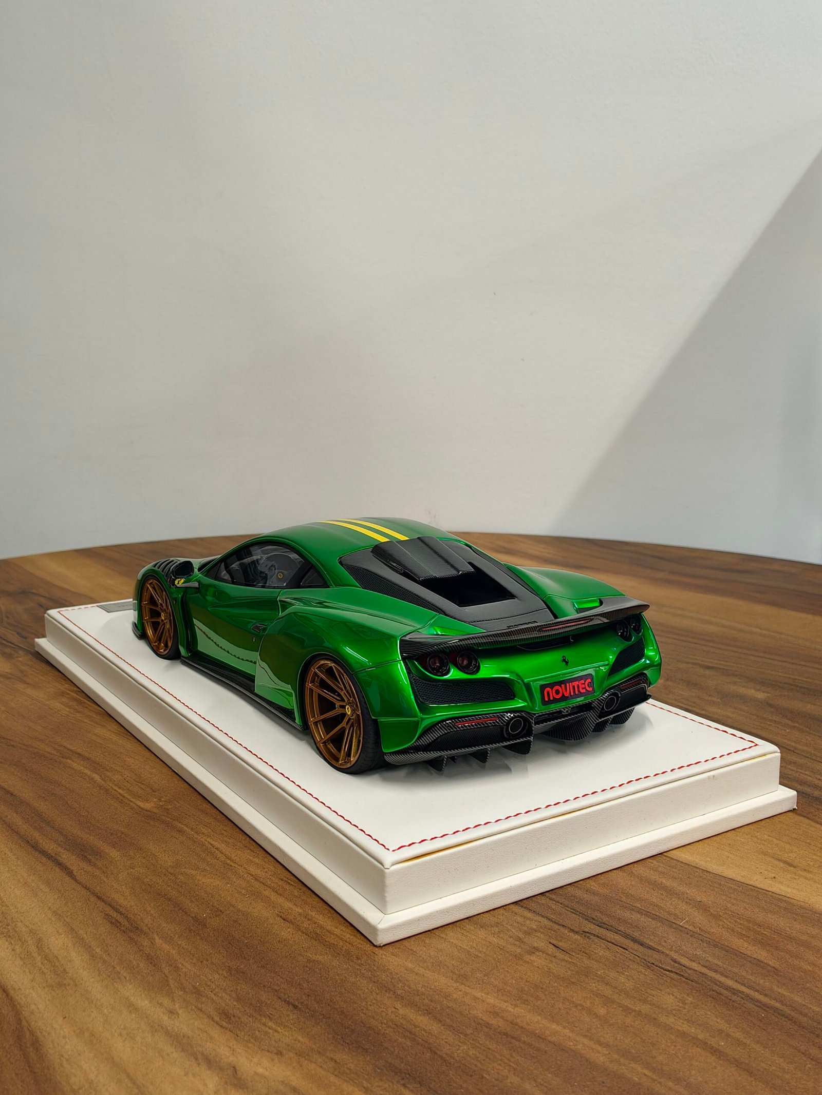 Ferrari F8 N-LARGO Limited 39/99 (Green) Scale 1/18 Ferrari F8 N-LARGO Limited 39/99 (Green) Scale 1/18 - Image 2