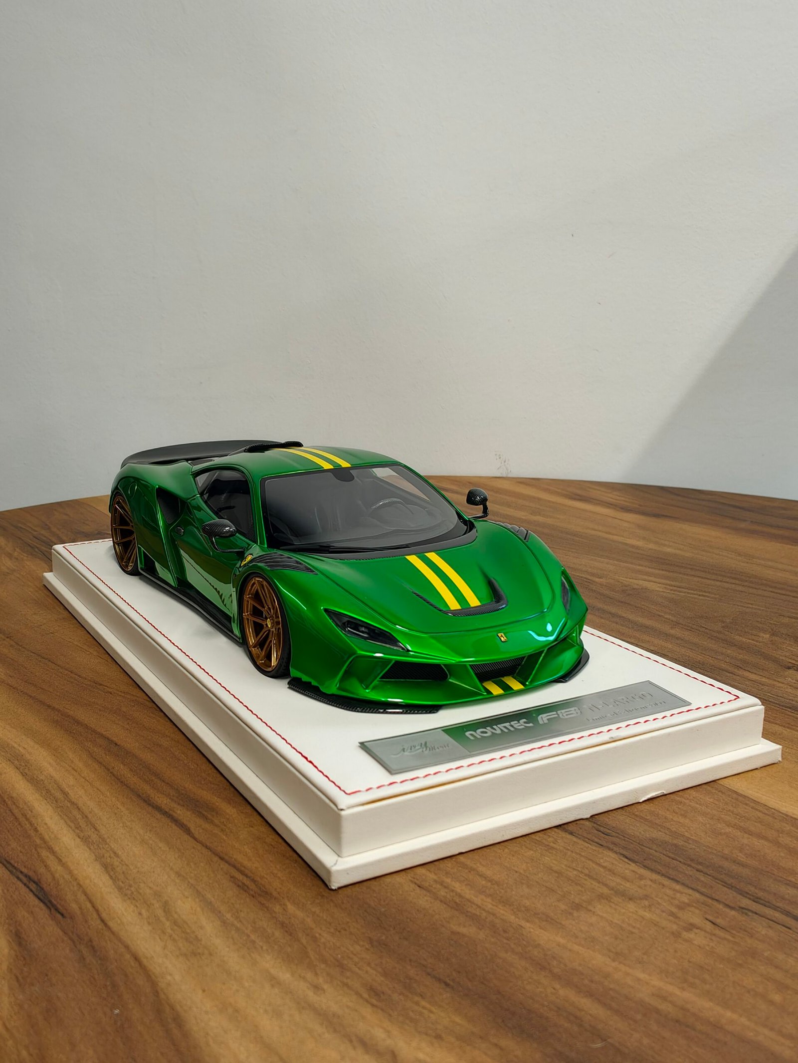 Ferrari F8 N-LARGO Limited 39/99 (Green) Scale 1/18 Ferrari F8 N-LARGO Limited 39/99 (Green) Scale 1/18 - Image 3
