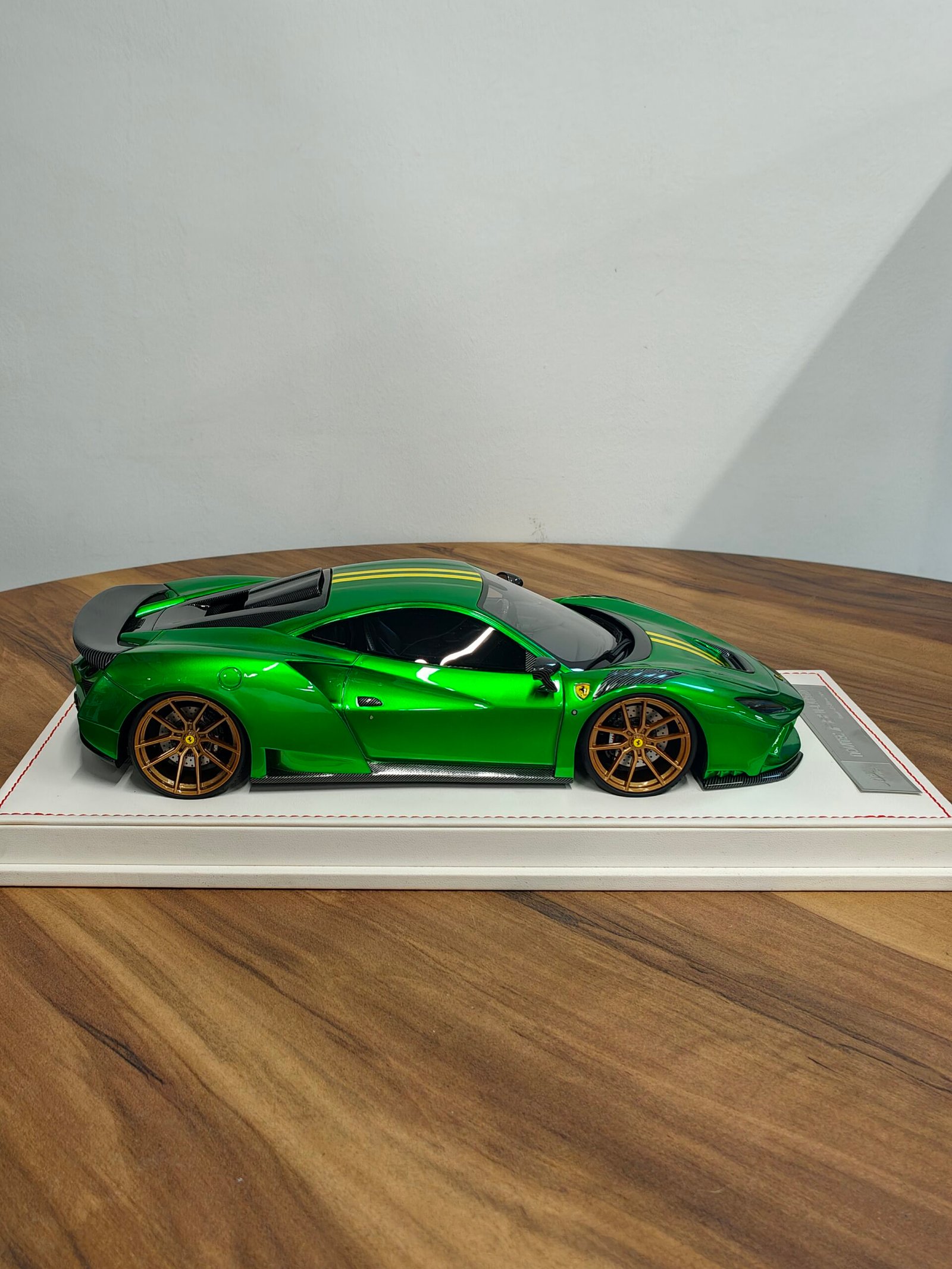 Ferrari F8 N-LARGO Limited 39/99 (Green) Scale 1/18 Ferrari F8 N-LARGO Limited 39/99 (Green) Scale 1/18 - Image 4