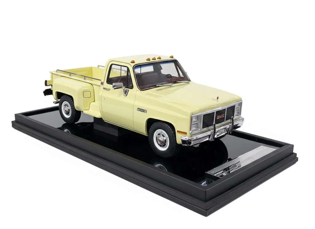 GMC Pickup Sierra Classic 1986 Desert Yellow 1:18 GMC Pickup Sierra Classic 1986 Desert Yellow 1:18