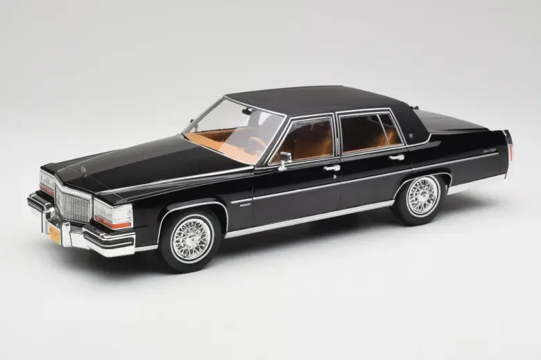 Cadillac Fleetwood Brougham ( Black) Scale 1/18 Cadillac Fleetwood Brougham ( Black) Scale 1/18