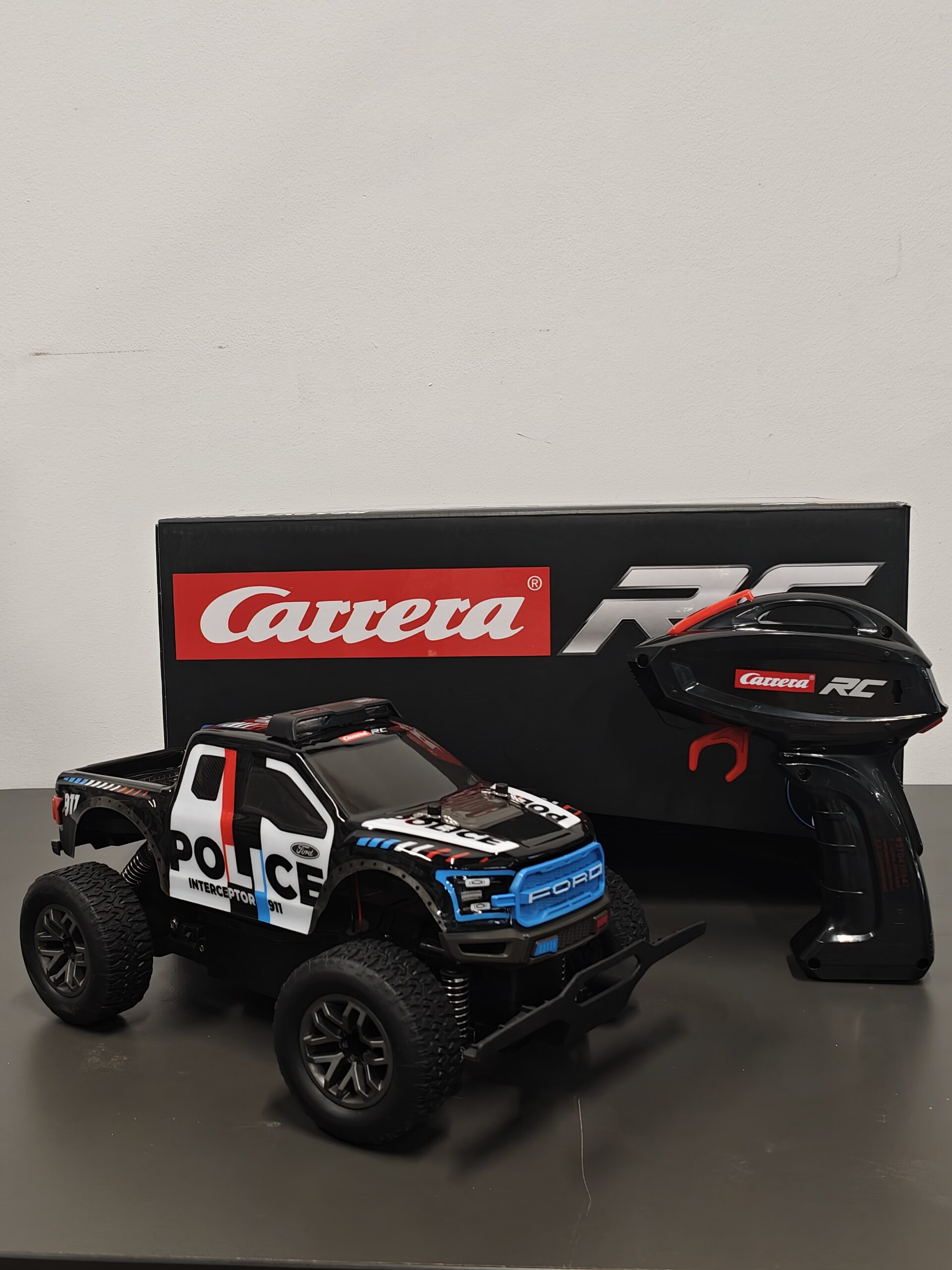 Carrera RC Ford F-150 Raptor Police Carrera RC Ford F-150 Raptor Police