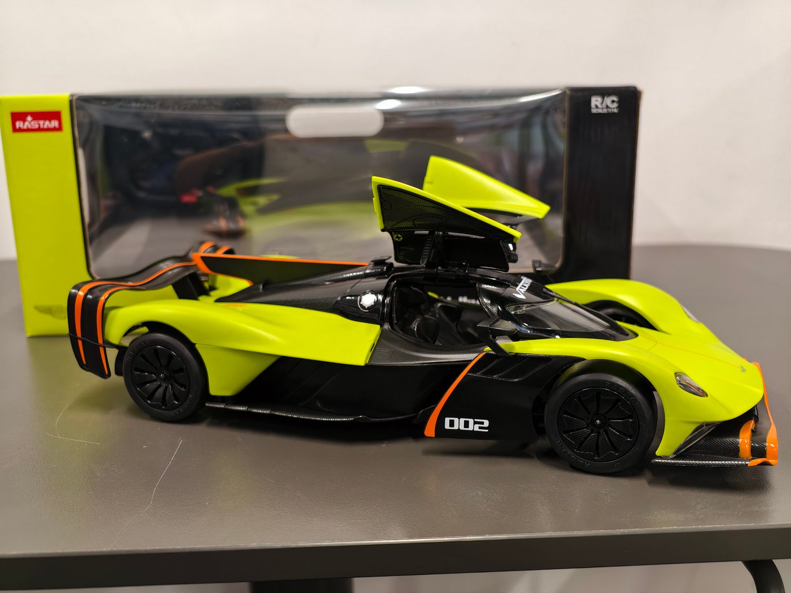RASTAR 1:14 ASTON MARTIN VALKYRIE AMR PRO RASTAR 1:14 ASTON MARTIN VALKYRIE AMR PRO - Image 2