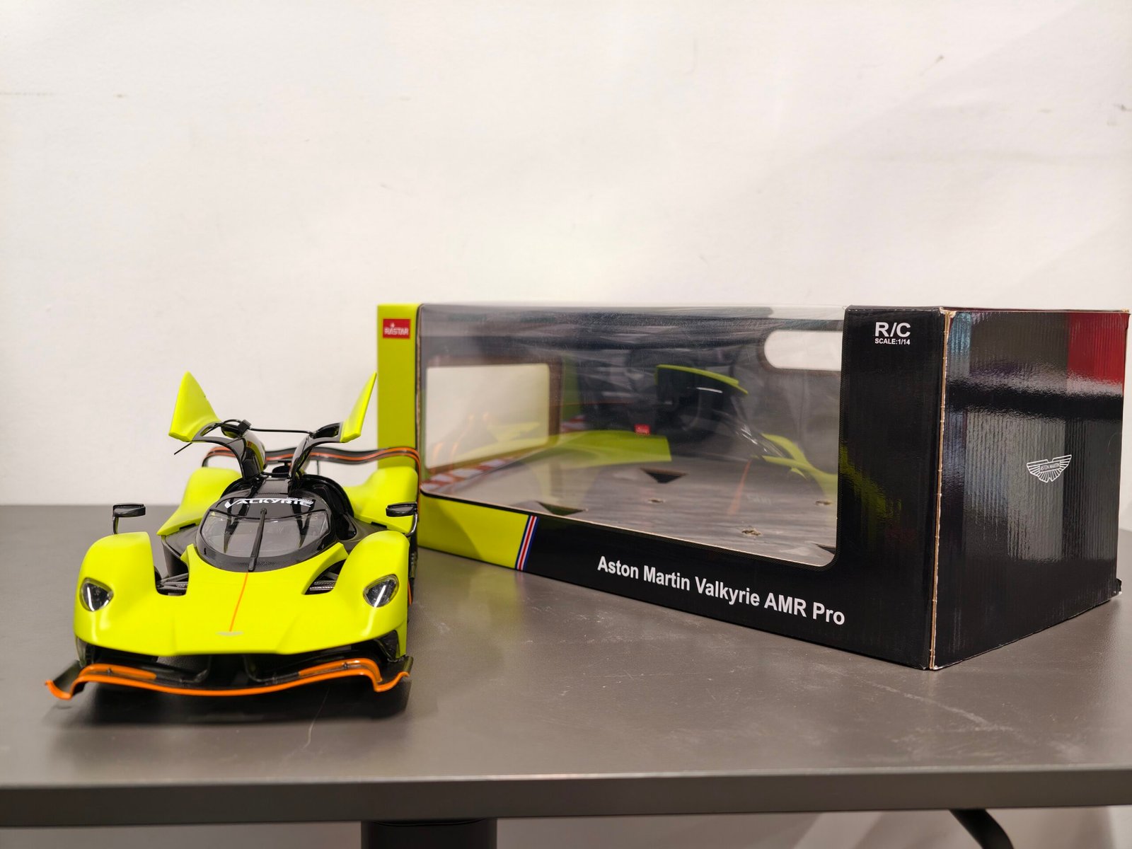 RASTAR 1:14 ASTON MARTIN VALKYRIE AMR PRO RASTAR 1:14 ASTON MARTIN VALKYRIE AMR PRO