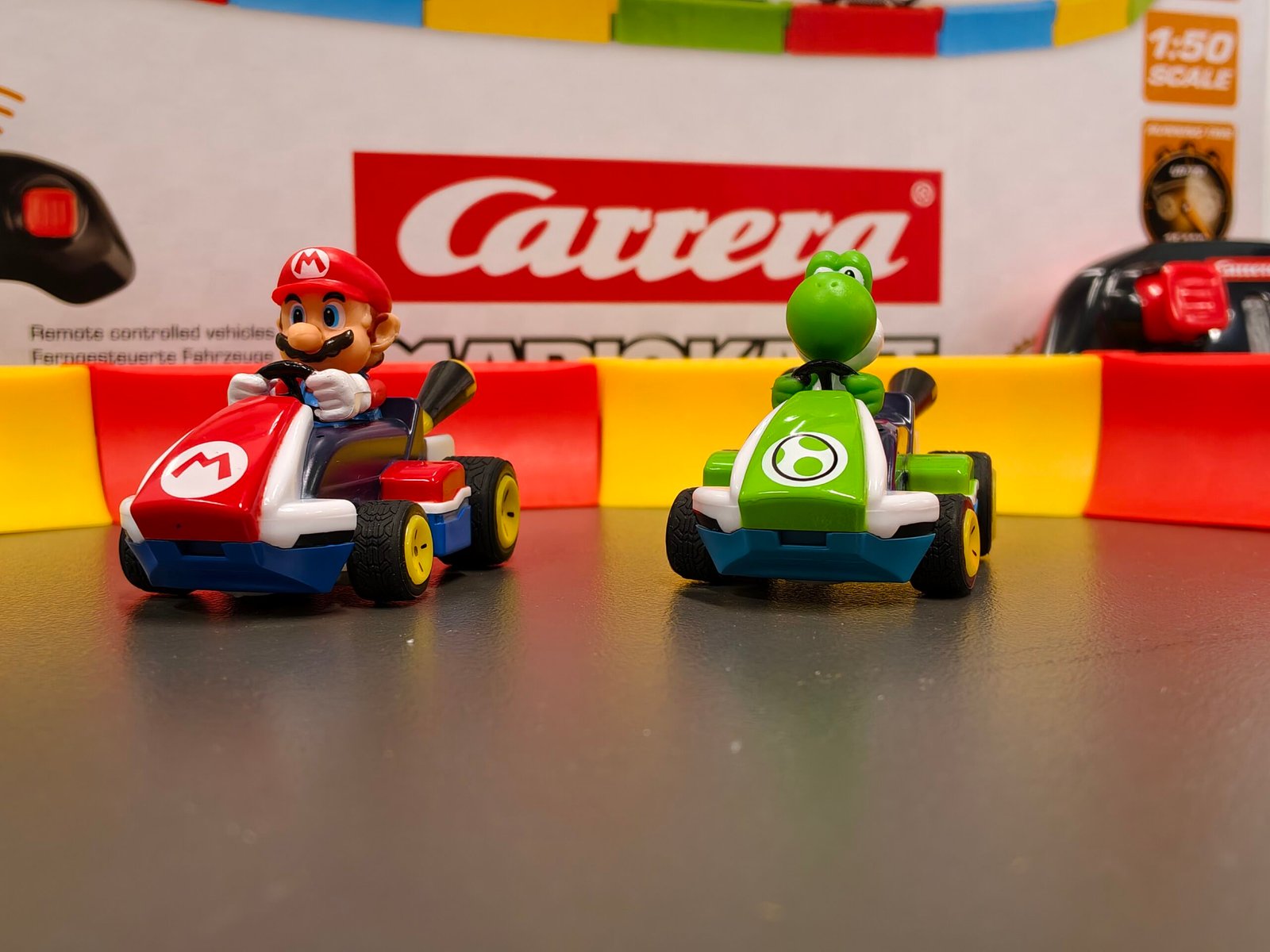 Carrera Mario Kart RC Tabletop Set (Mario vs Yoshi) Carrera Mario Kart RC Tabletop Set (Mario vs Yoshi) - Image 3