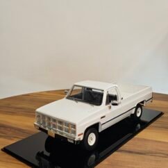 1982 GMC K-2500 Sierra Grande Wideside White 1/18
