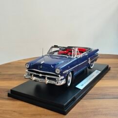 1953 Ford Crestline Sunliner 1/18 Blue