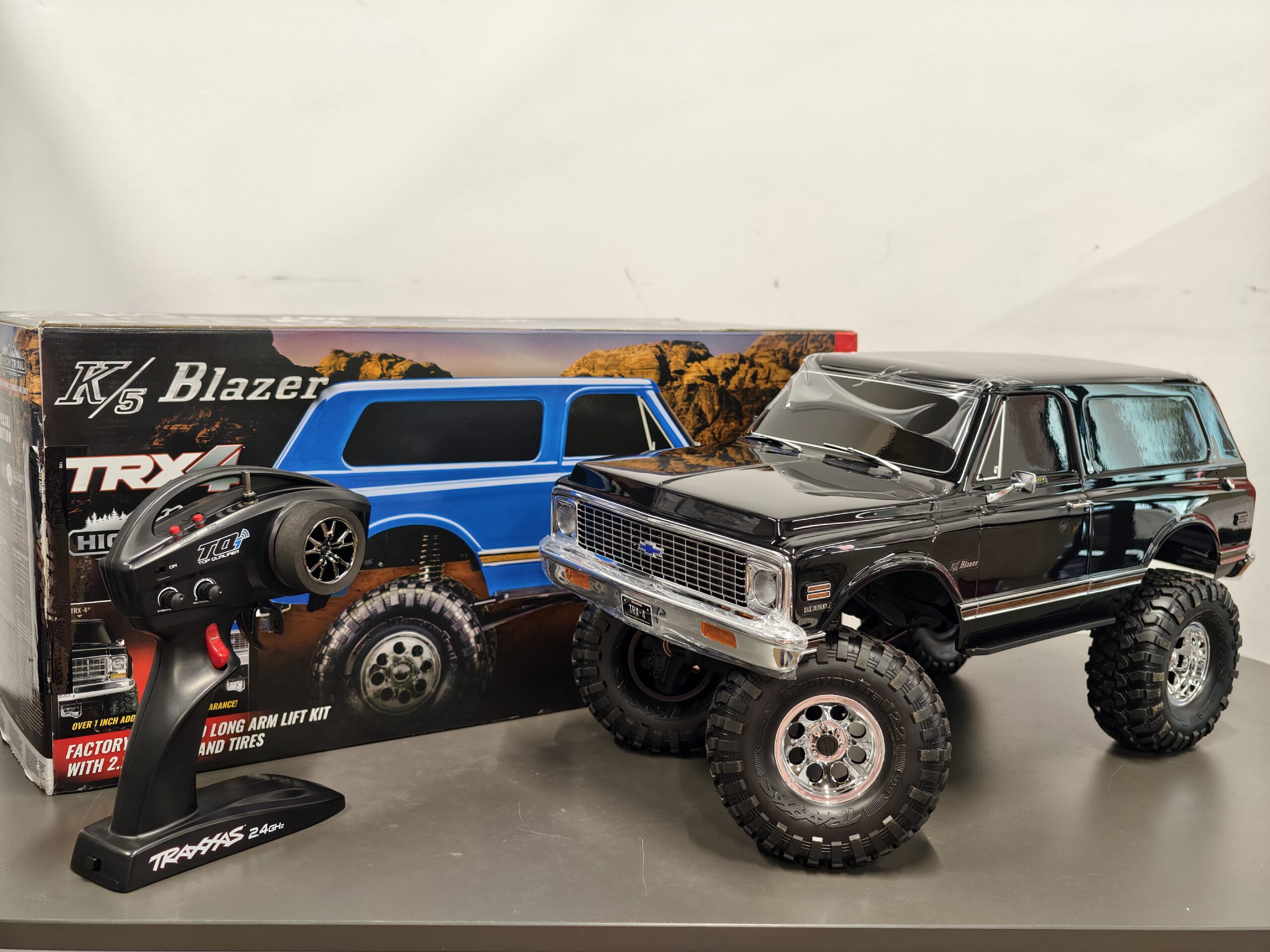 Traxxas TRX-4 1972 Chevrolet K5 Blazer High Trail Edition 1:10 4WD RTR – BLACK Traxxas TRX-4 1972 Chevrolet K5 Blazer High Trail Edition 1:10 4WD RTR – BLACK