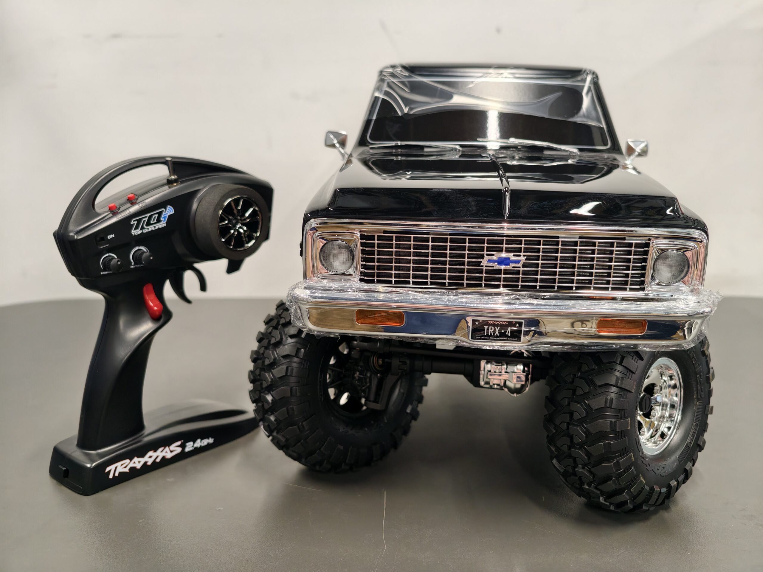 Traxxas TRX-4 1972 Chevrolet K5 Blazer High Trail Edition 1:10 4WD RTR – BLACK Traxxas TRX-4 1972 Chevrolet K5 Blazer High Trail Edition 1:10 4WD RTR – BLACK - Image 5