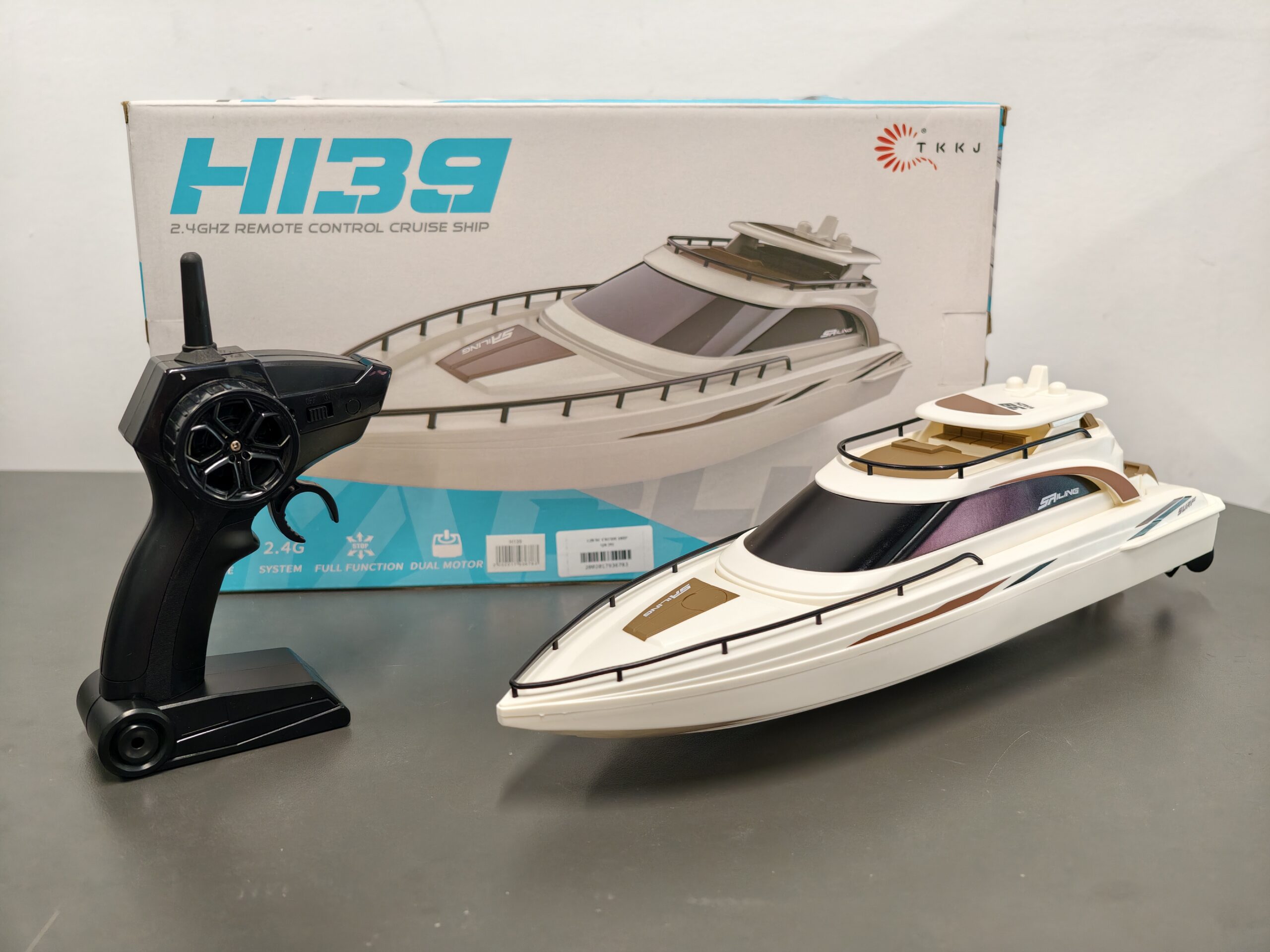 TKKJ H139 2.4GHz Remote Control Cruise Ship 1:28 Scale Luxury Yacht RC Boat TKKJ H139 2.4GHz Remote Control Cruise Ship 1:28 Scale Luxury Yacht RC Boat