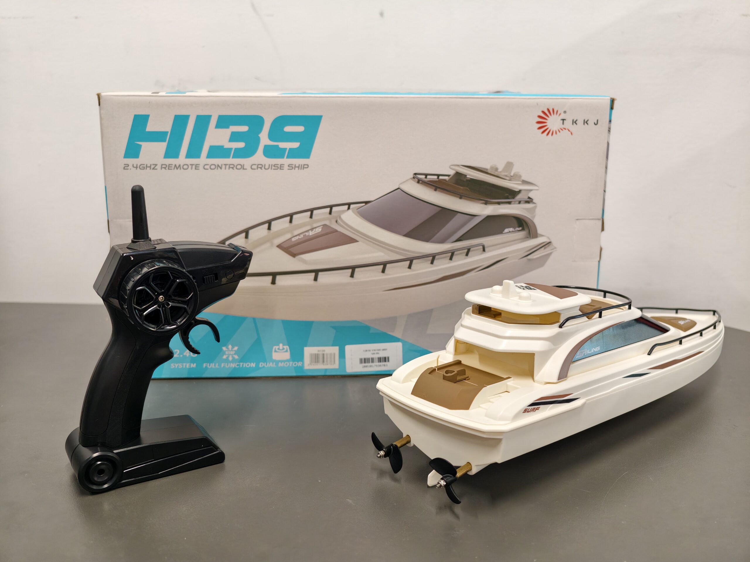 TKKJ H139 2.4GHz Remote Control Cruise Ship 1:28 Scale Luxury Yacht RC Boat TKKJ H139 2.4GHz Remote Control Cruise Ship 1:28 Scale Luxury Yacht RC Boat - Image 2