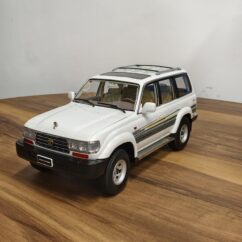 Home Toyota Land Cruiser Model Kengfai White Scale 1/18