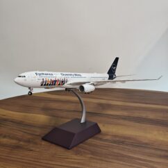 Airbus A330-300 D-AIKQ Lufthansa Scale: 1/200