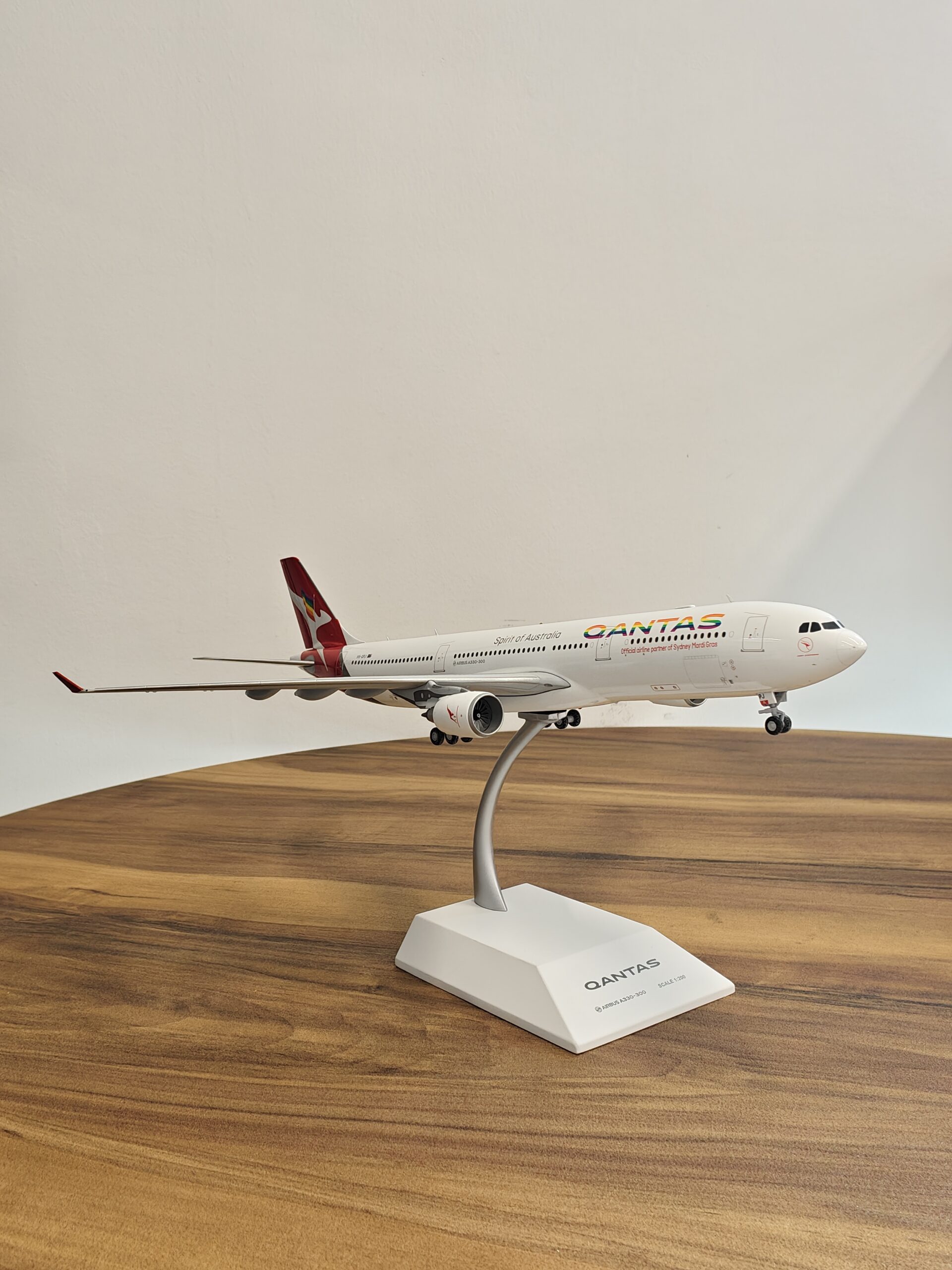 Airbus A330-300 Qantas Spirit of Australia 1/200 Airbus A330-300 Qantas Spirit of Australia 1/200 - Image 2
