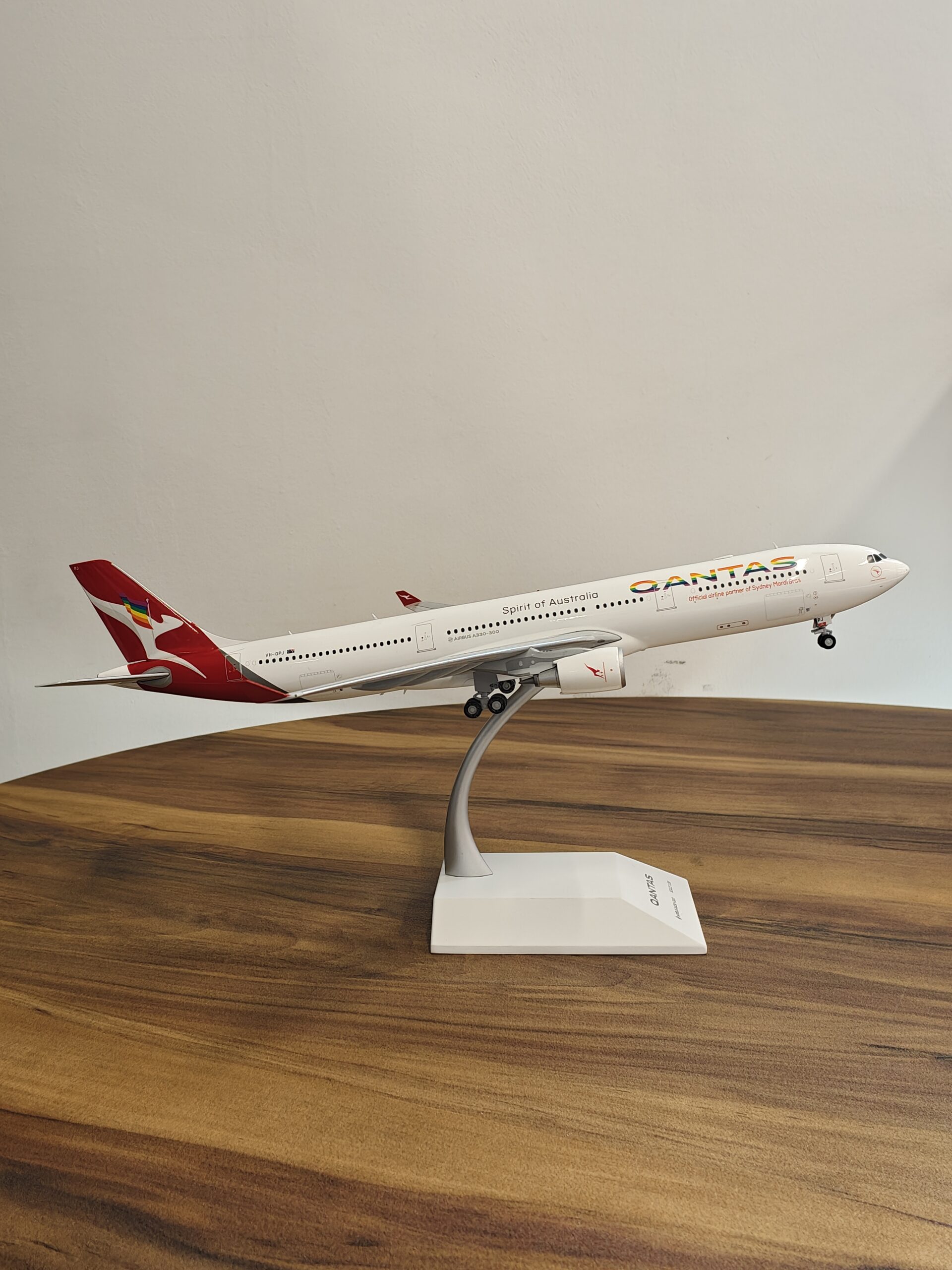 Airbus A330-300 Qantas Spirit of Australia 1/200 Airbus A330-300 Qantas Spirit of Australia 1/200 - Image 3