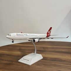Airbus A330-300 Qantas Spirit of Australia 1/200