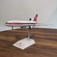 Home Air Canada Scale : 1/200