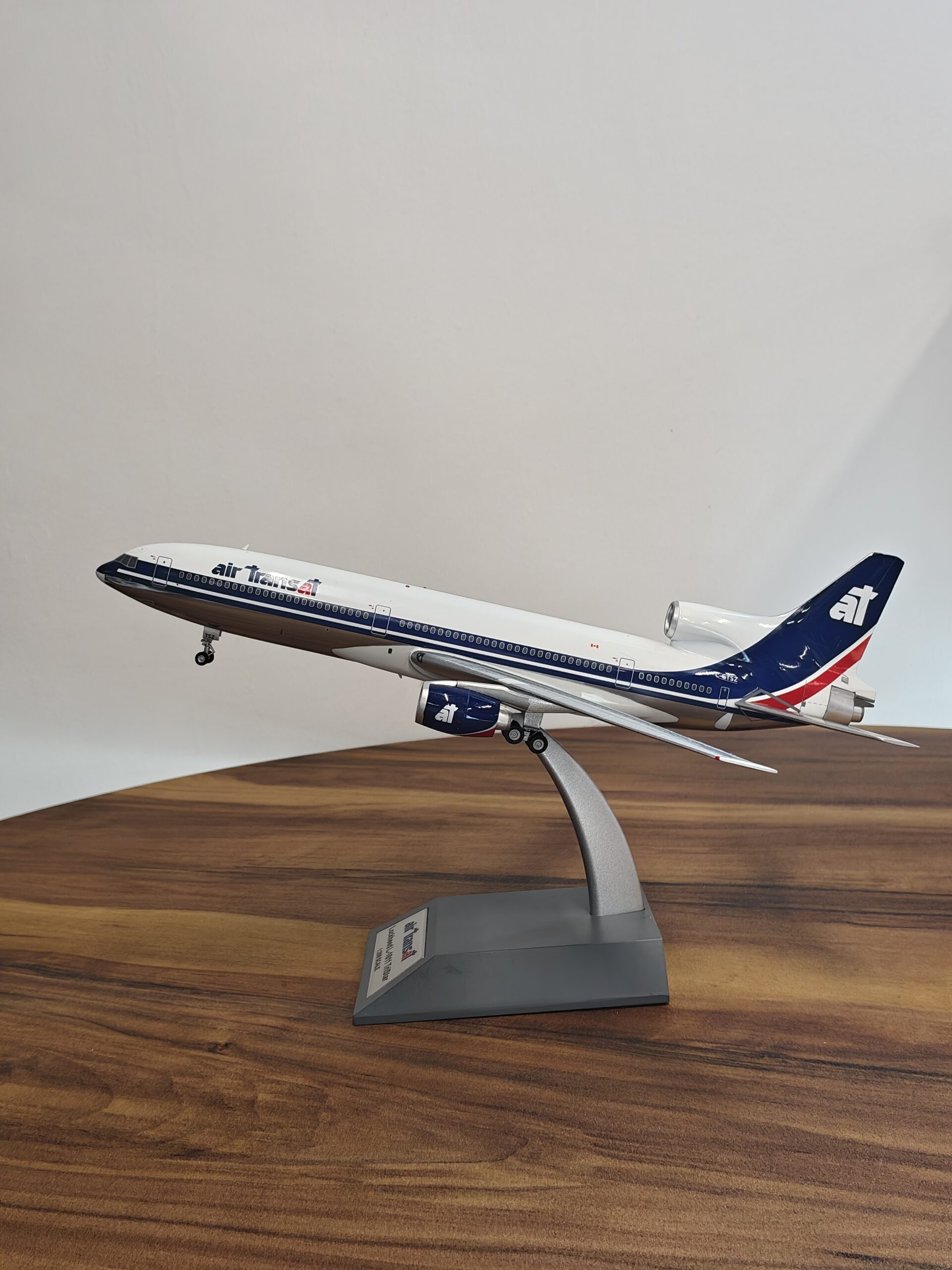 Lockheed L-1011-385-1 TriStar Air Transat C-GTSZ 1:200 Lockheed L-1011-385-1 TriStar Air Transat C-GTSZ 1:200