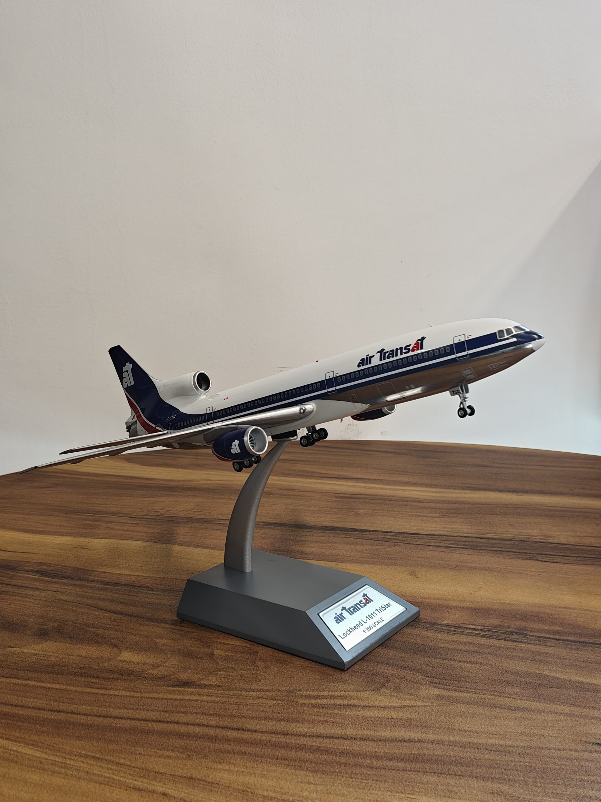 Lockheed L-1011-385-1 TriStar Air Transat C-GTSZ 1:200 Lockheed L-1011-385-1 TriStar Air Transat C-GTSZ 1:200 - Image 2