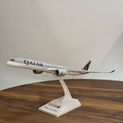 SKR1074 Qatar A350-1000 Scale 1/200